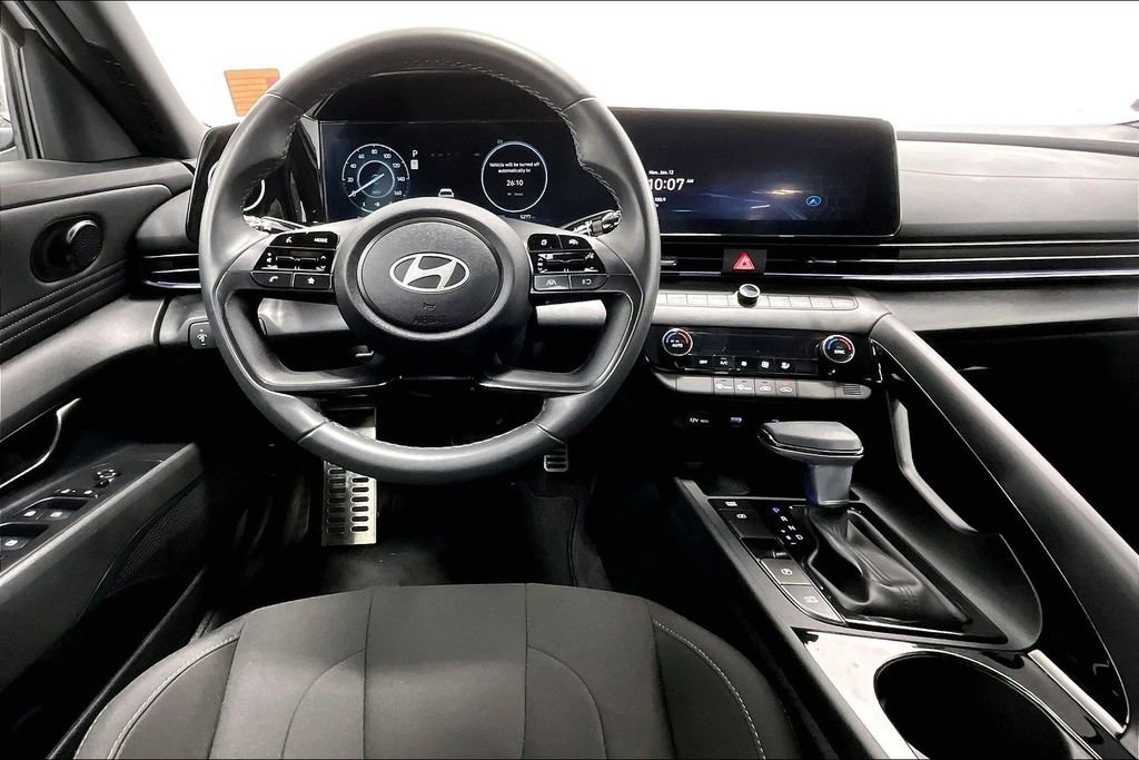 Certified 2025 Hyundai Elantra SEL image 7