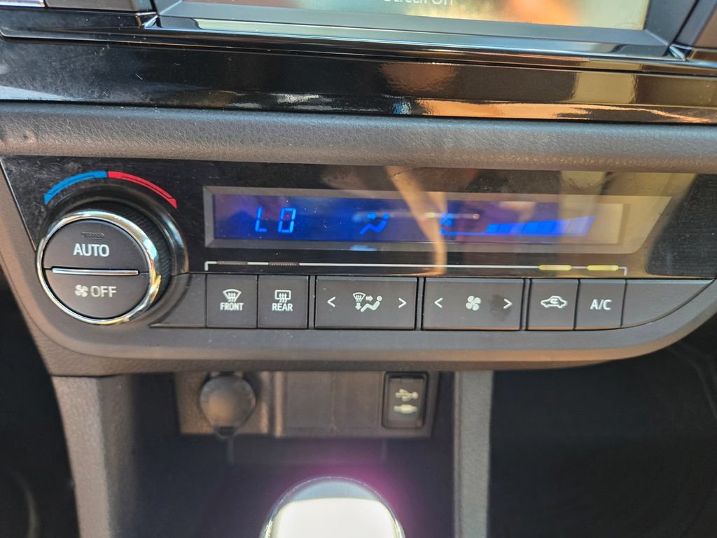 Used 2016 Toyota Corolla LE FWD image 30