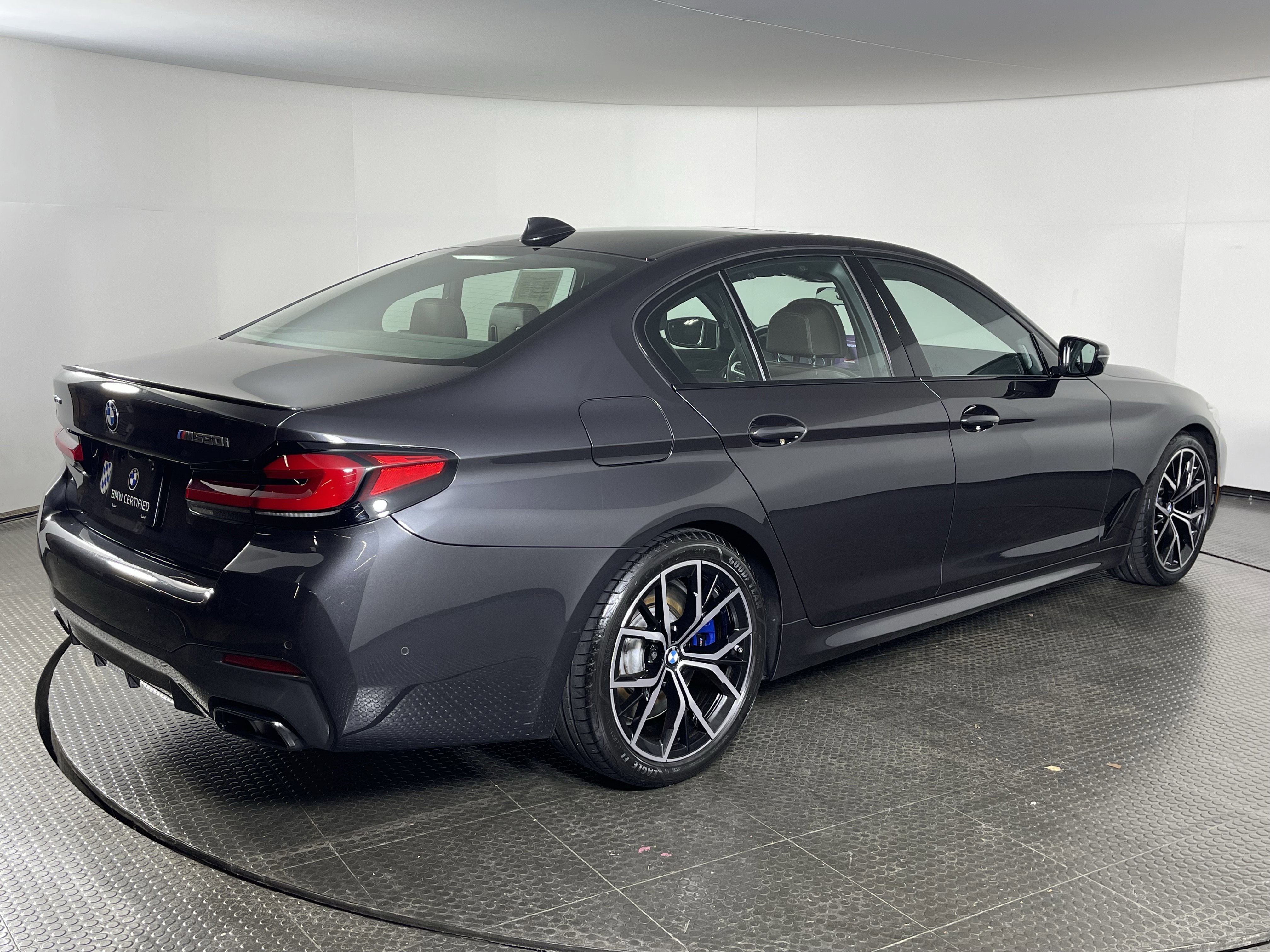 Certified 2022 BMW M550i xDrive w/ Dynamic Handling Package image 5