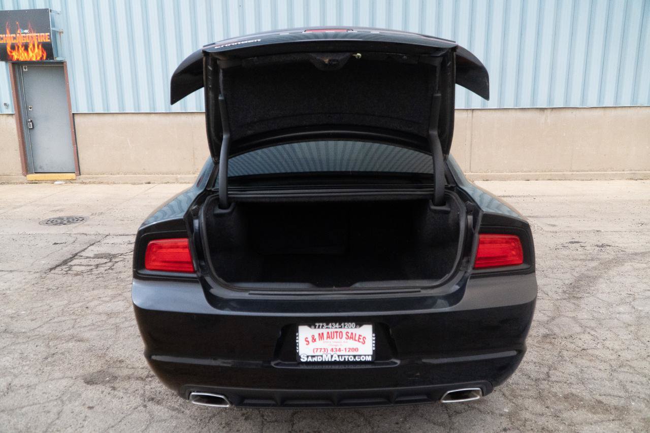 Used 2013 Dodge Charger SE RWD image 16