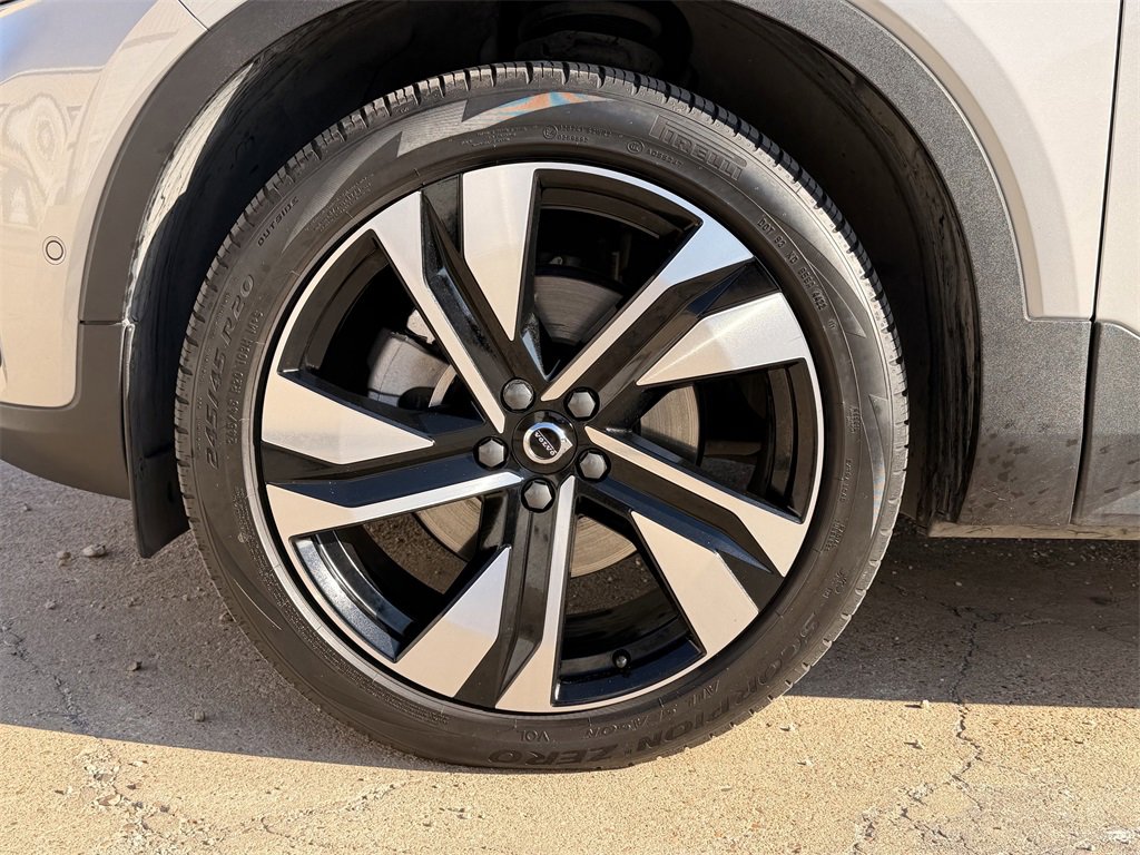 Used 2023 Volvo XC40 B5 Ultimate w/ Protection Package Premier image 9