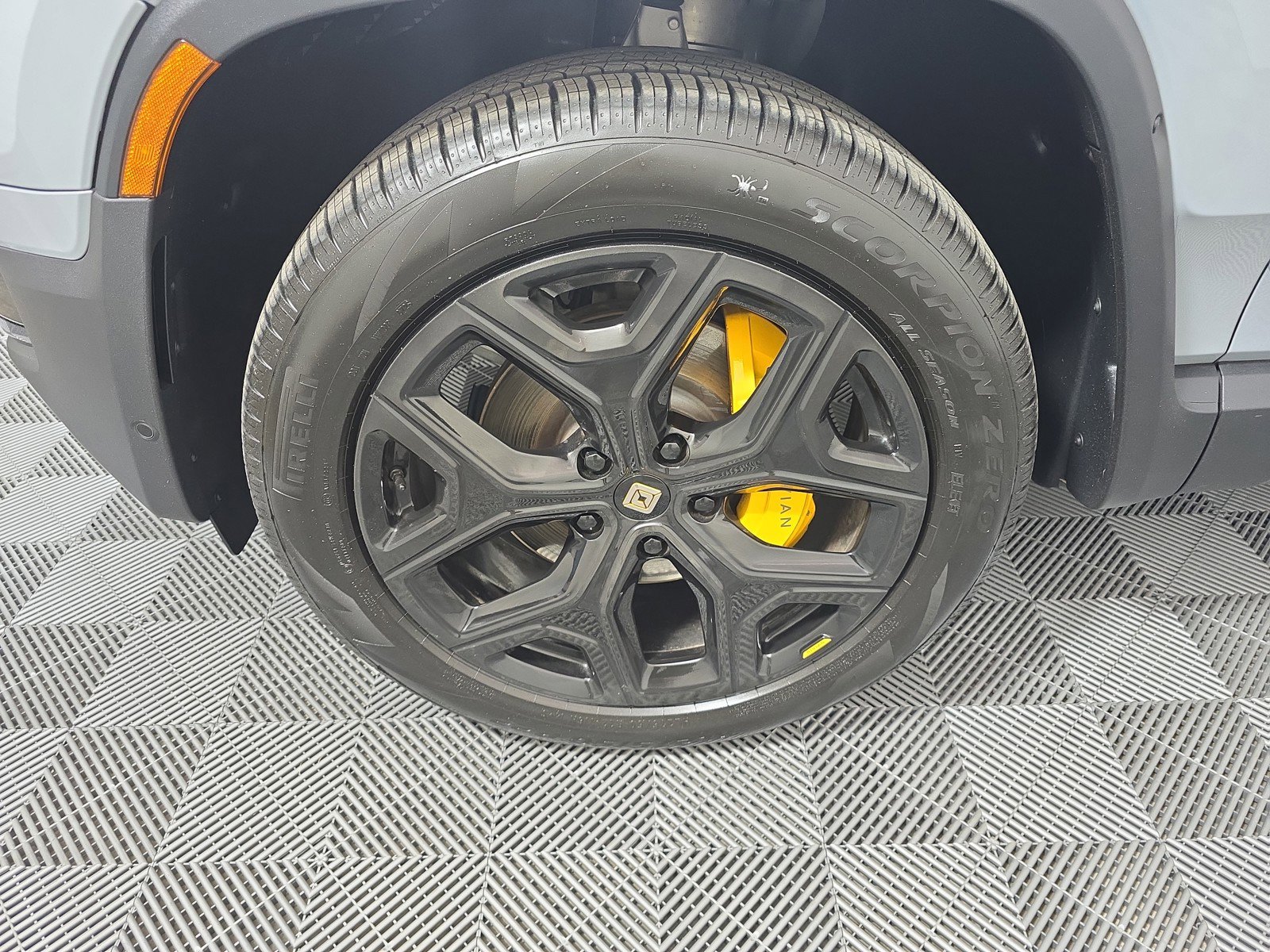 Used 2024 Rivian R1S Adventure AWD/4WD image 9