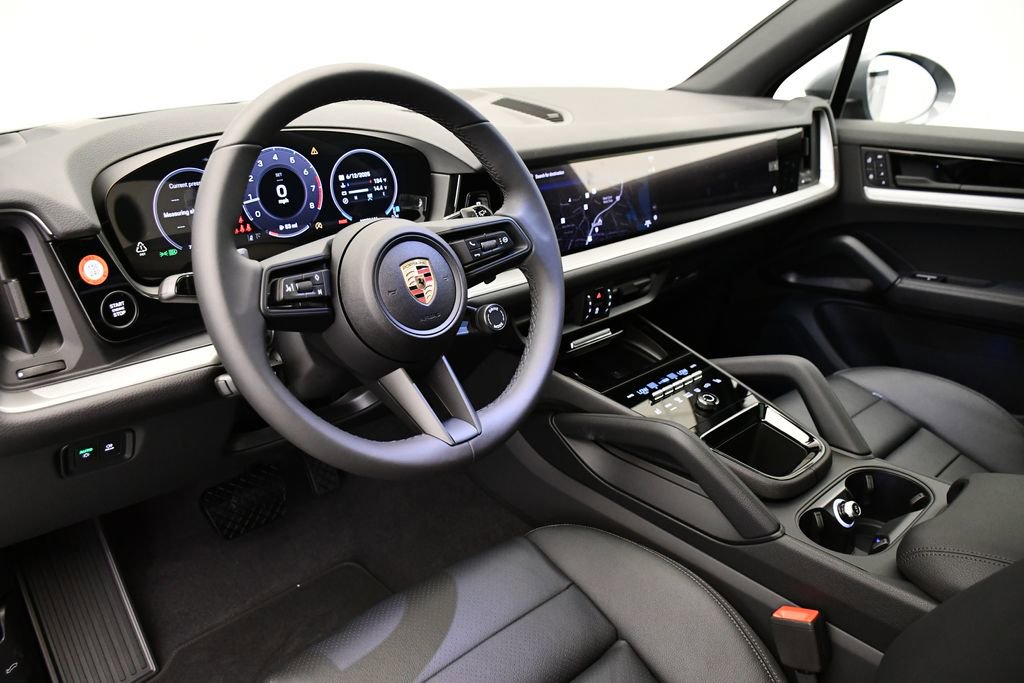 Certified 2025 Porsche Cayenne image 4