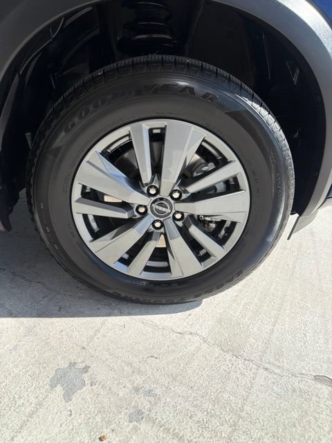 Used 2025 Nissan Pathfinder SV FWD image 8