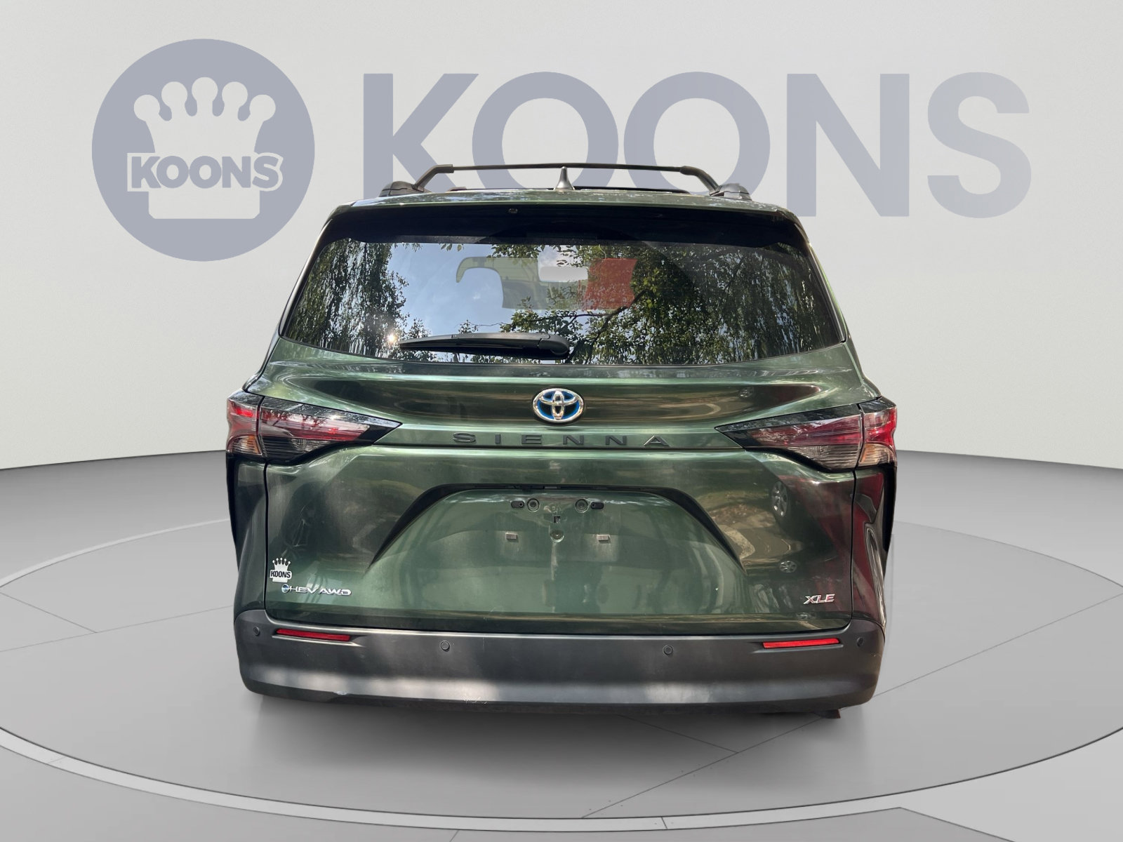 Used 2025 Toyota Sienna XLE AWD/4WD image 4