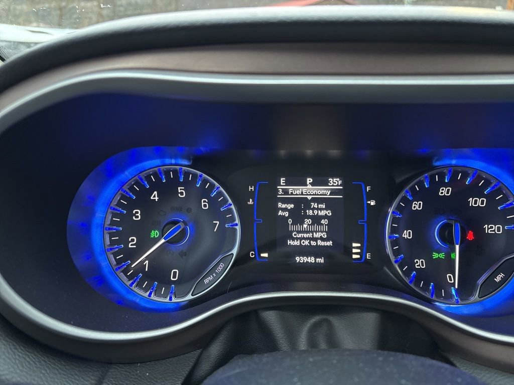 Used 2018 Chrysler Pacifica Touring-L image 15