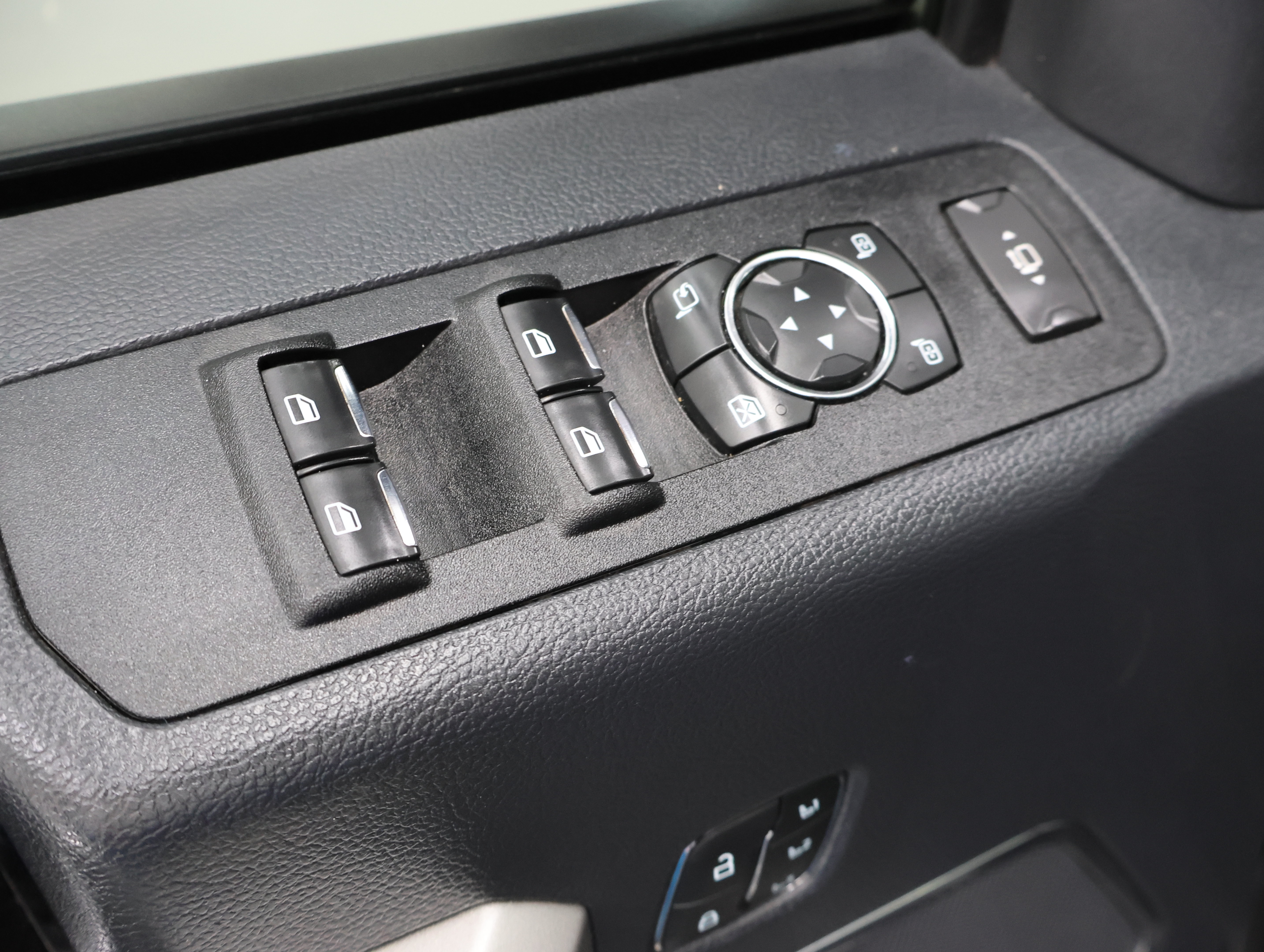 Used 2022 Ford F250 Lariat w/ Tremor Off-Road Package AWD/4WD image 42