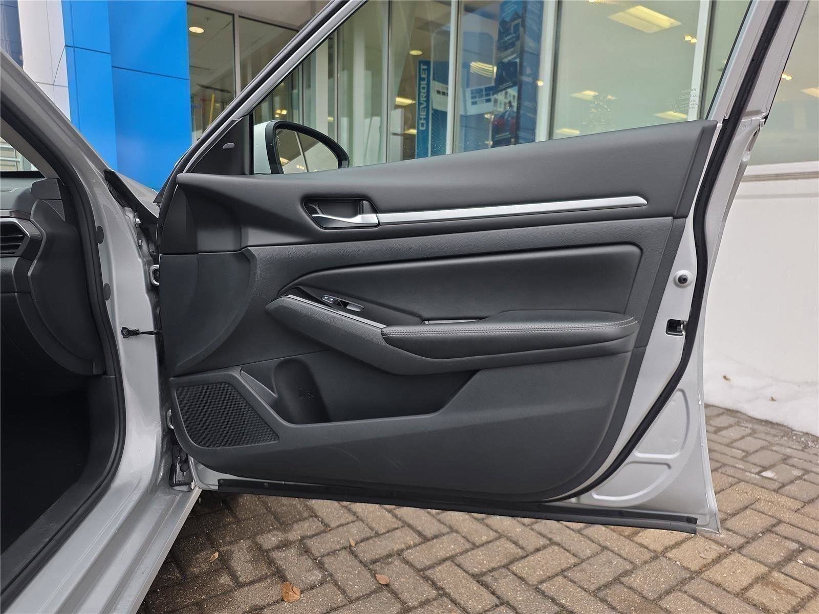 Used 2023 Nissan Altima 2.5 SV FWD image 28