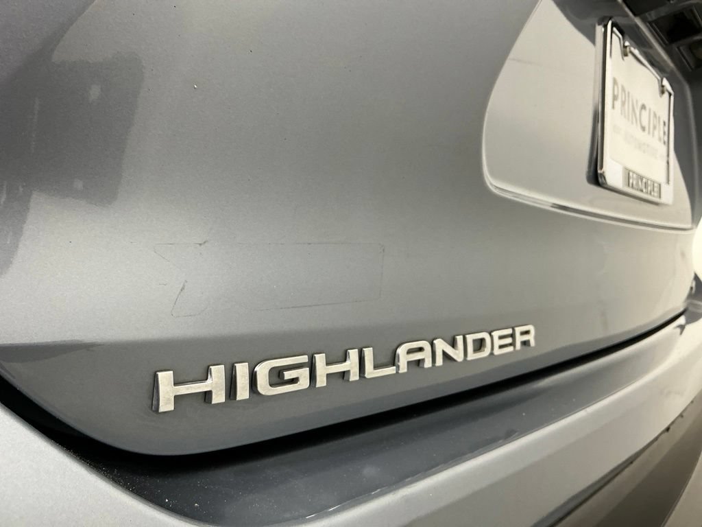 Used 2021 Toyota Highlander XLE AWD/4WD image 30