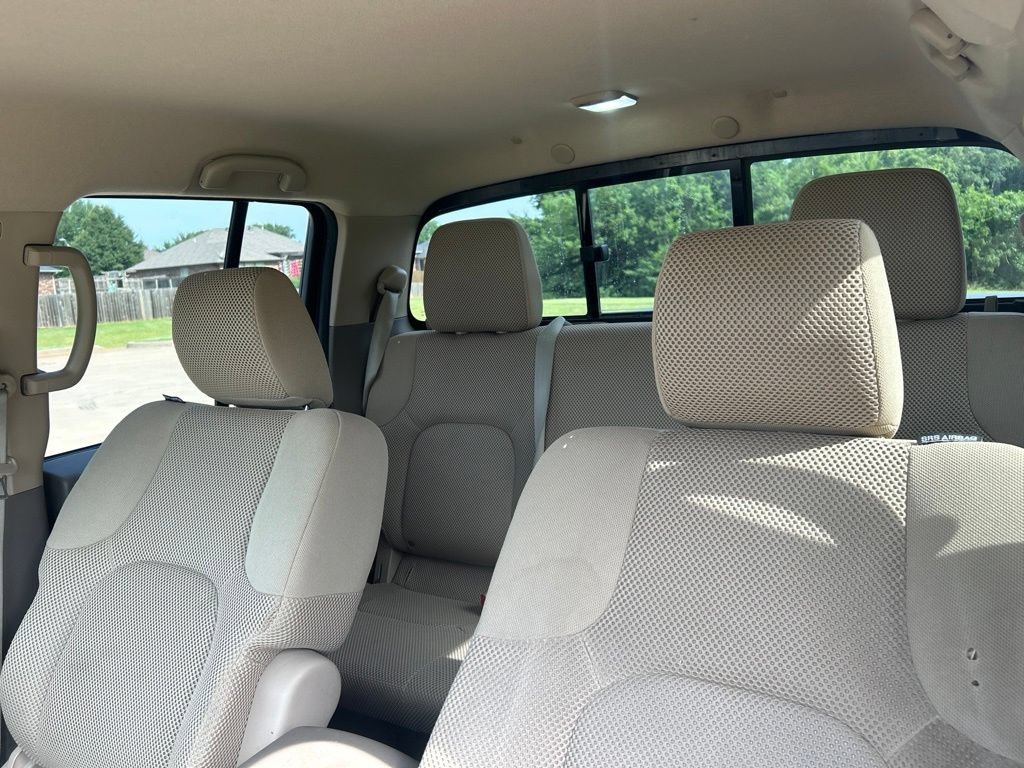 Used 2014 Nissan Frontier SV w/ SV Value Truck Package RWD image 9
