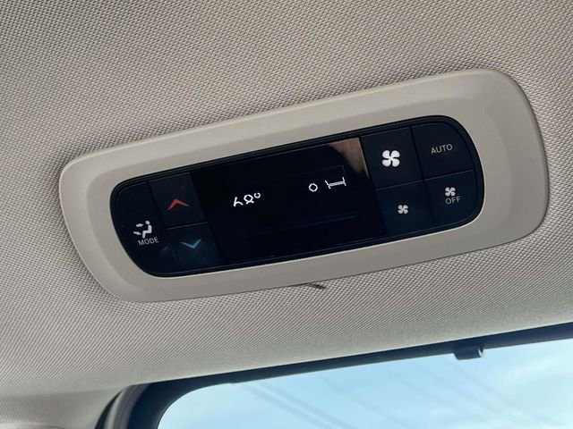 Used 2024 Chrysler Pacifica Touring-L image 19