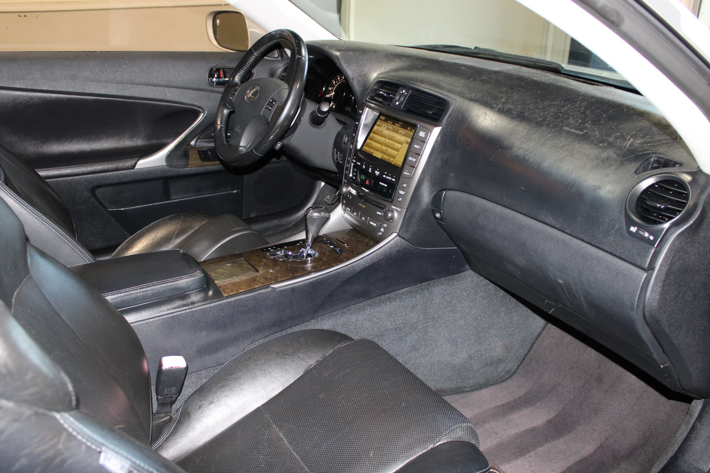Used 2010 Lexus IS 350C w/ Luxury Pkg RWD image 28