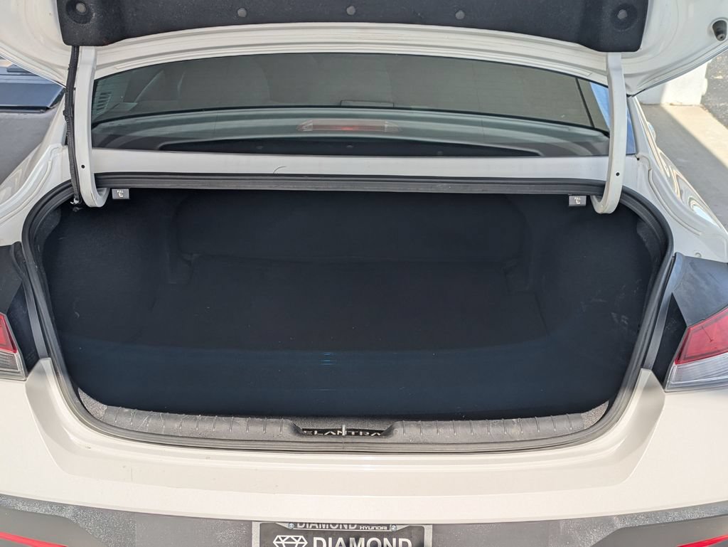 Used 2024 Hyundai Elantra SEL FWD image 29