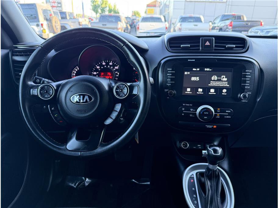 Used 2019 Kia Soul + image 18