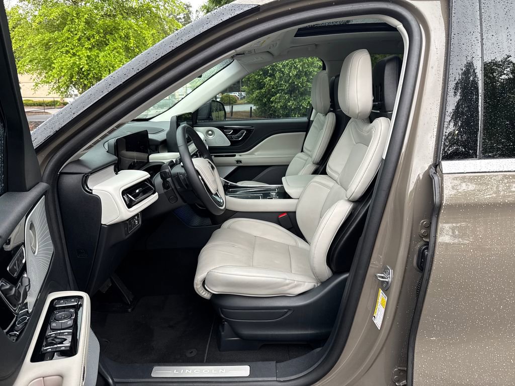 Used 2025 Lincoln Aviator Reserve w/ Equipment Group 201A AWD/4WD image 23