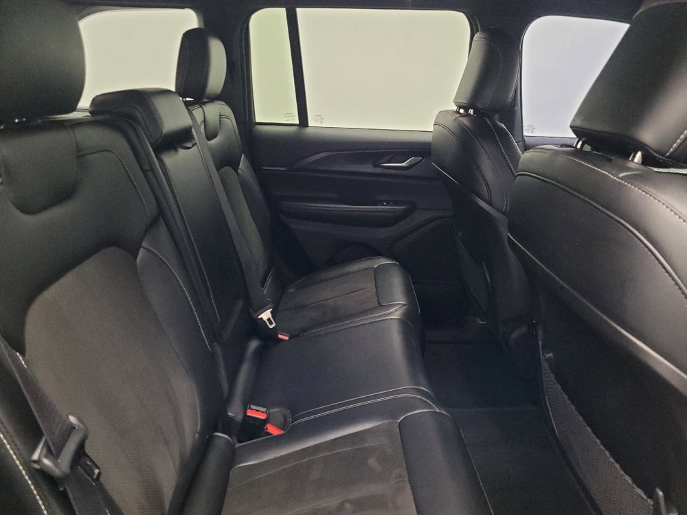 Used 2023 Jeep Grand Cherokee Altitude AWD/4WD image 19