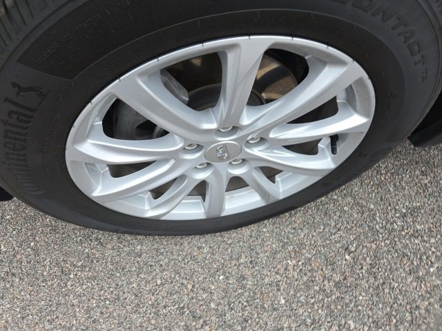 Used 2022 Cadillac XT4 Luxury w/ Cold Weather Package image 9