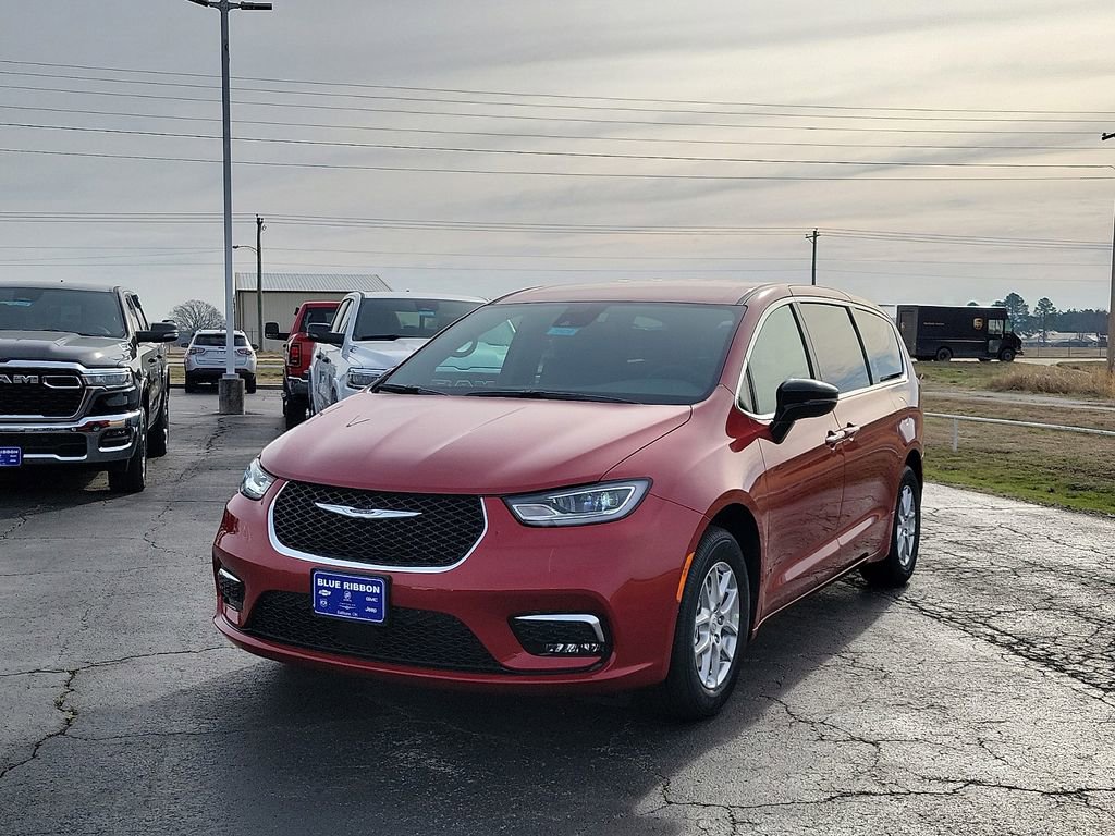 New 2026 Chrysler Pacifica Select FWD image 2