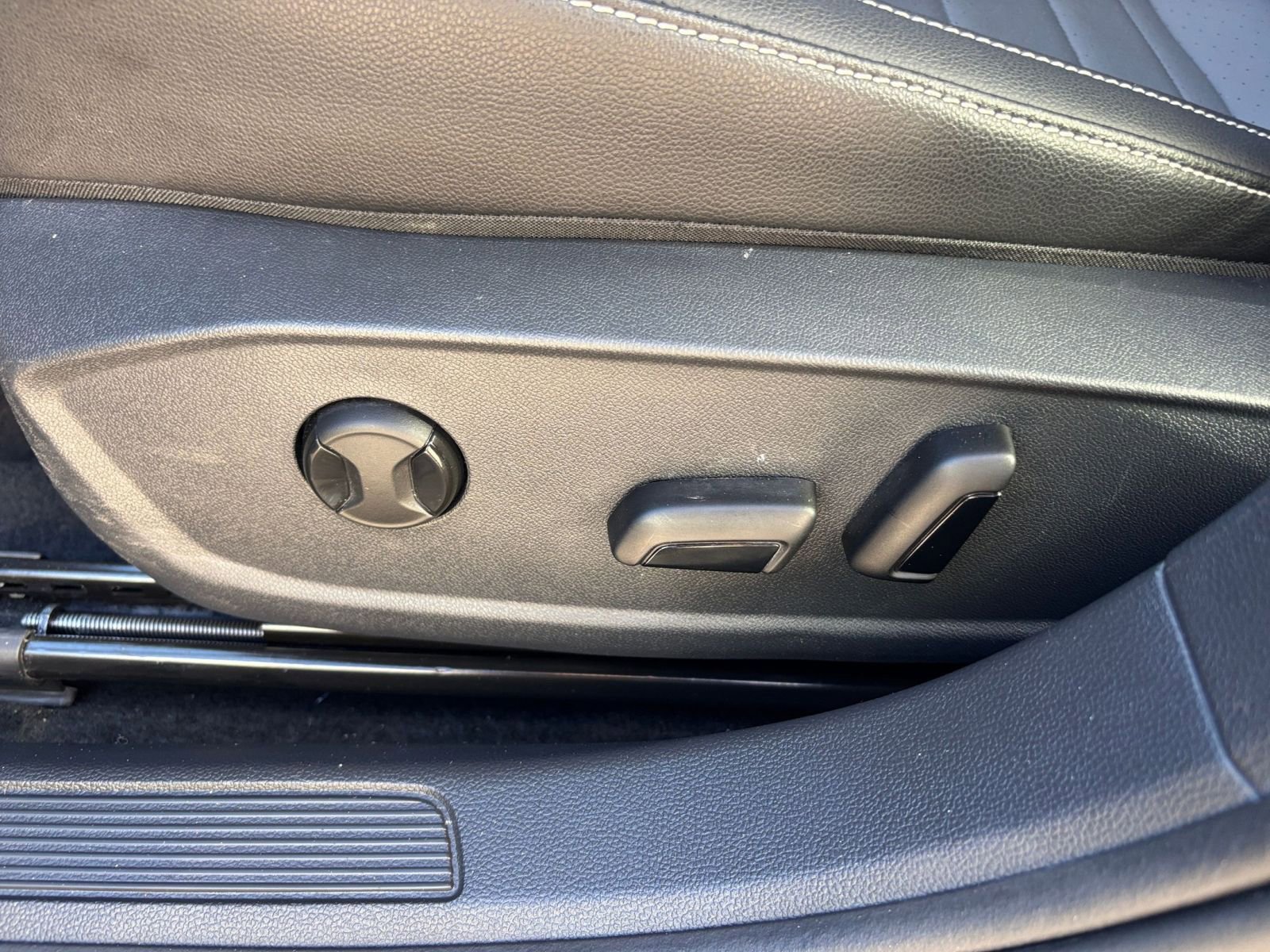 Used 2025 Volkswagen Jetta SE image 23