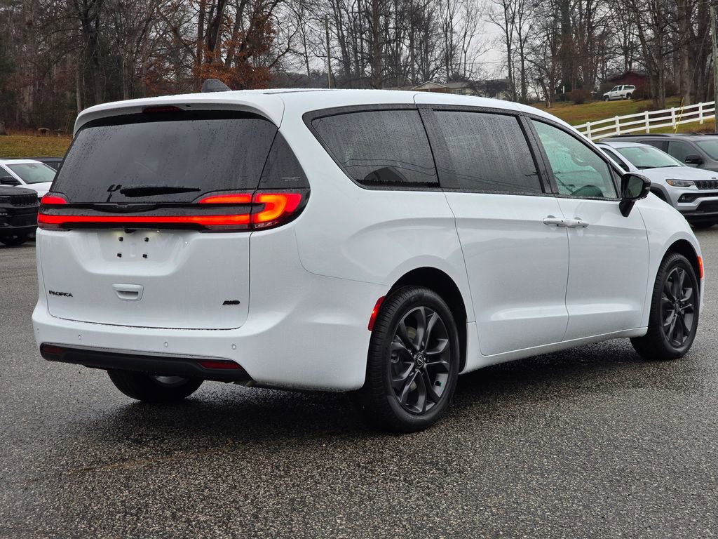 New 2026 Chrysler Pacifica Select image 19