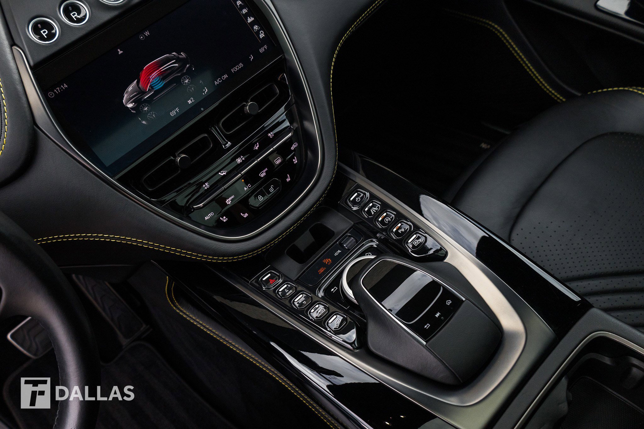 Used 2022 Aston Martin DBX image 29