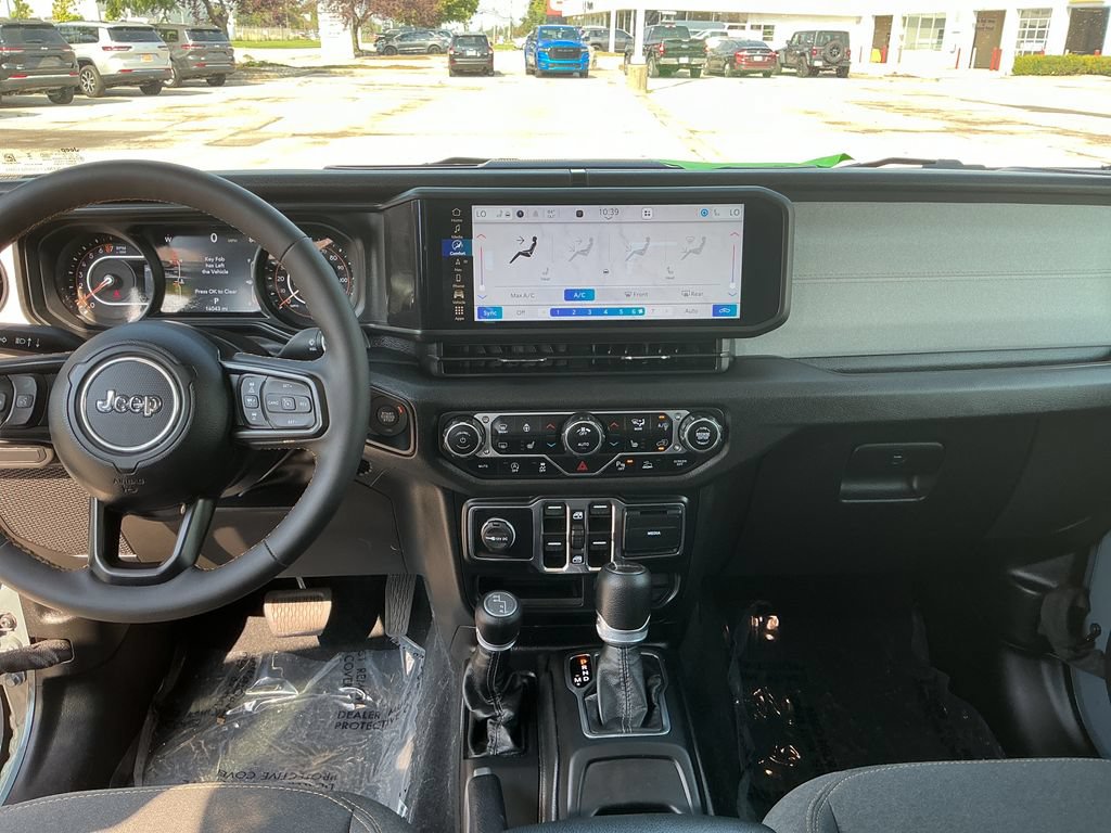 Certified 2024 Jeep Gladiator Sport AWD/4WD image 15