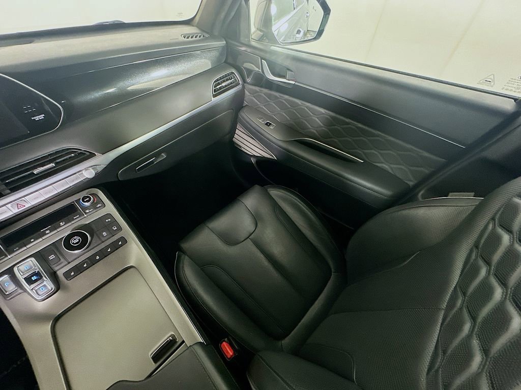 Used 2022 Hyundai Palisade Calligraphy w/ Winter Package image 11