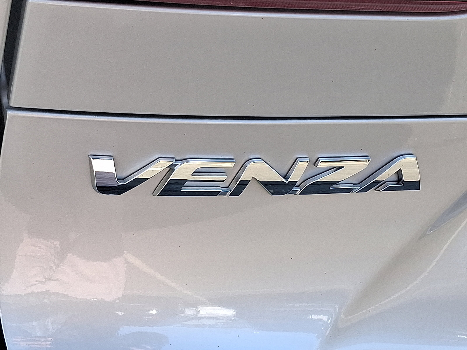 Certified 2023 Toyota Venza LE image 31