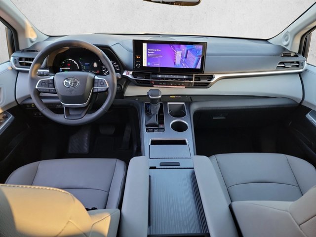 Used 2026 Toyota Sienna XLE FWD image 20