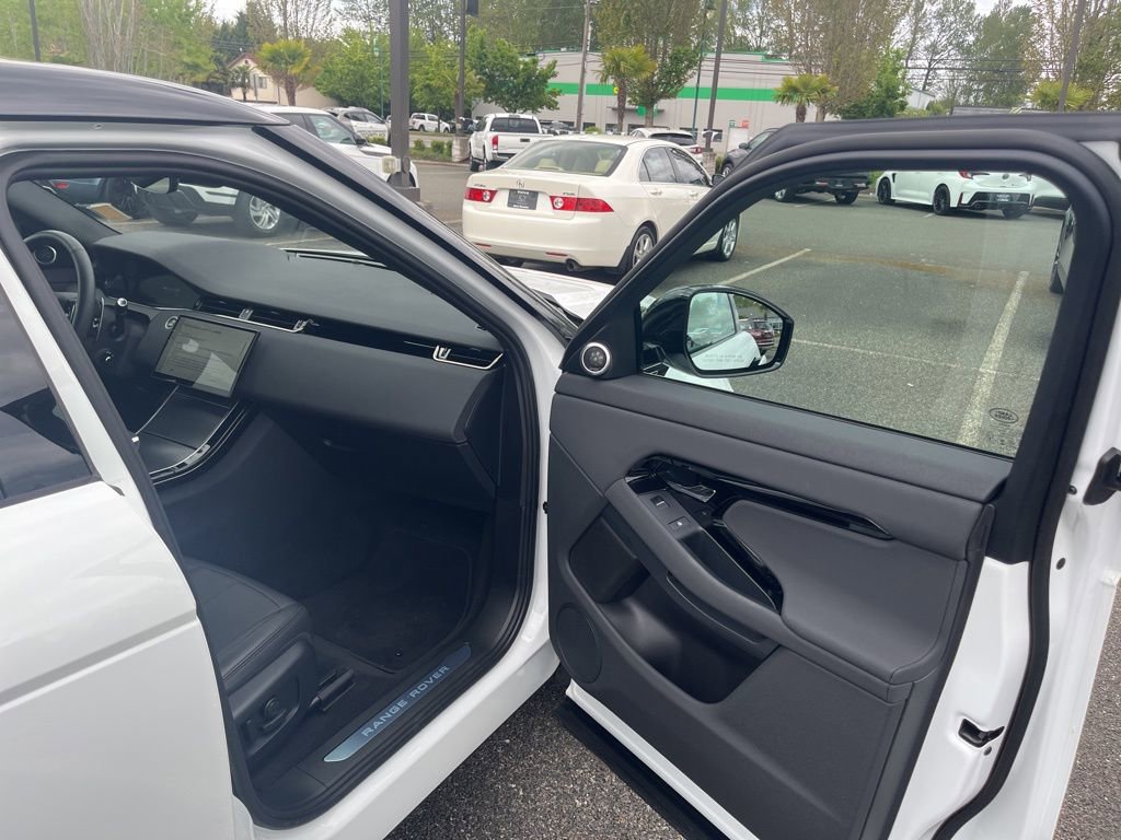 Certified 2025 Land Rover Range Rover Evoque Dynamic SE AWD/4WD image 19
