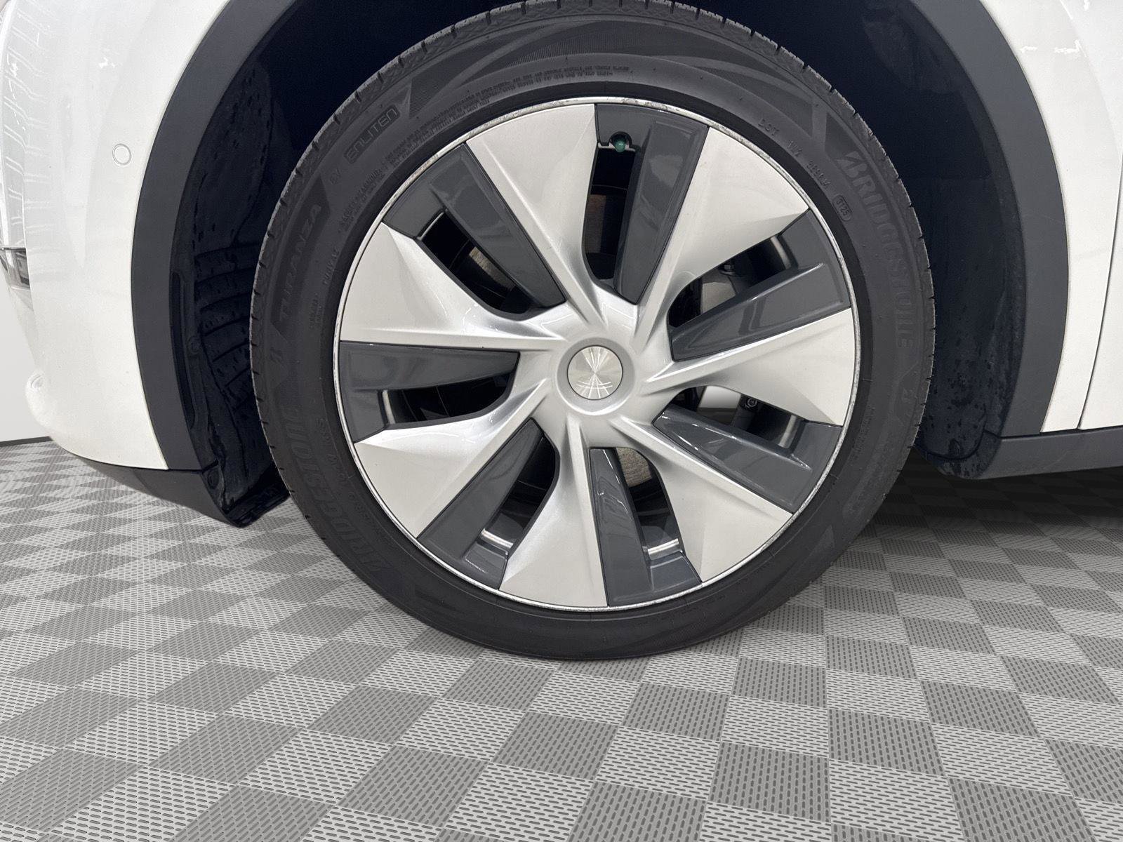 Used 2022 Tesla Model Y Long Range image 7