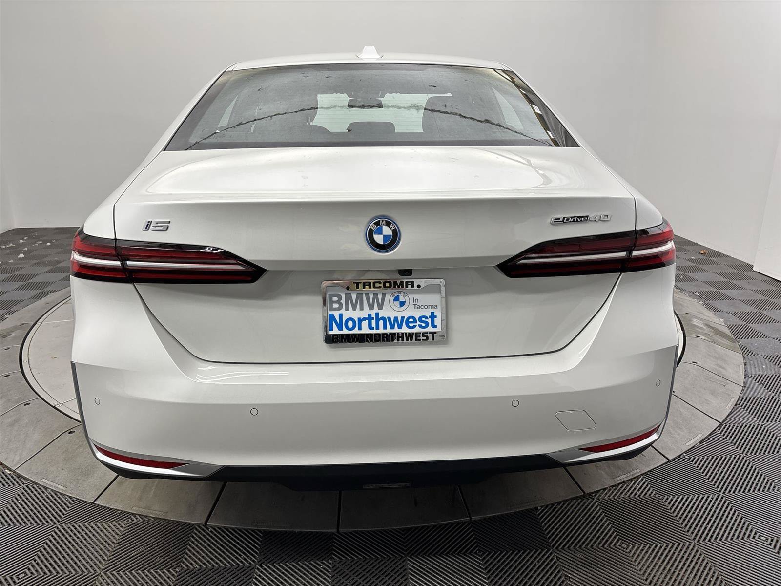 Used 2026 BMW i5 eDrive40 RWD image 15