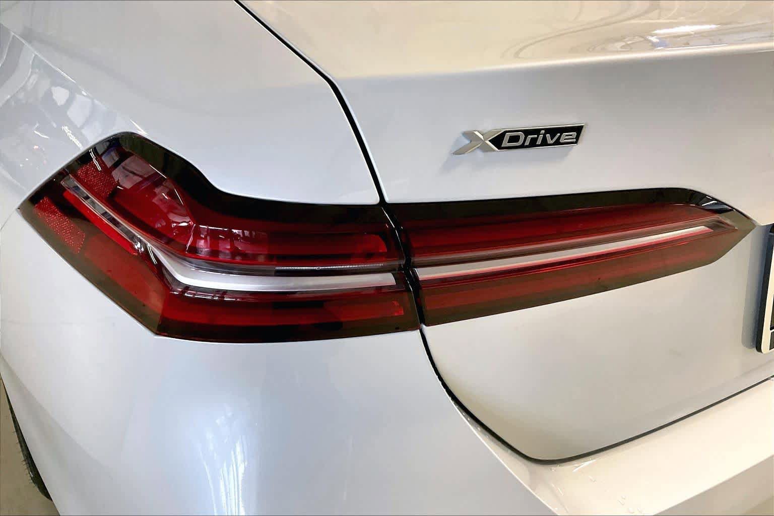 New 2026 BMW 530i xDrive w/ Premium Package AWD/4WD image 14