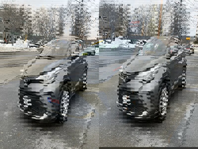 Used 2021 Toyota C-HR LE image 1