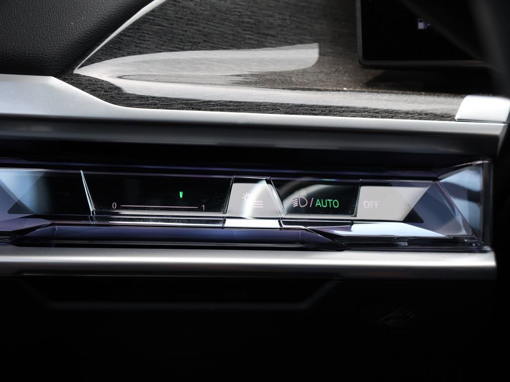 Used 2024 BMW 740i RWD image 38