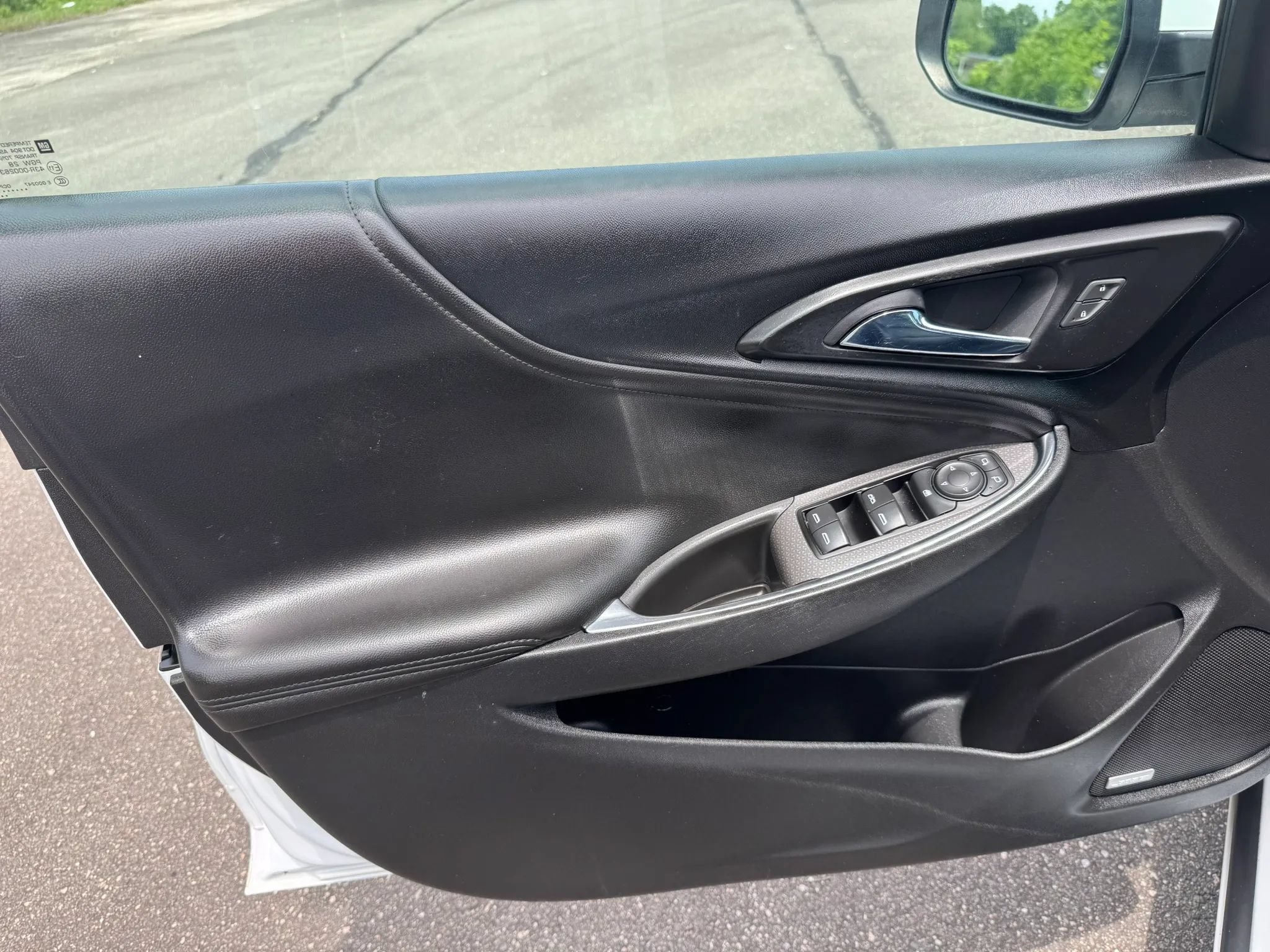 Used 2017 Chevrolet Malibu Hybrid w/ Leather Package FWD image 16