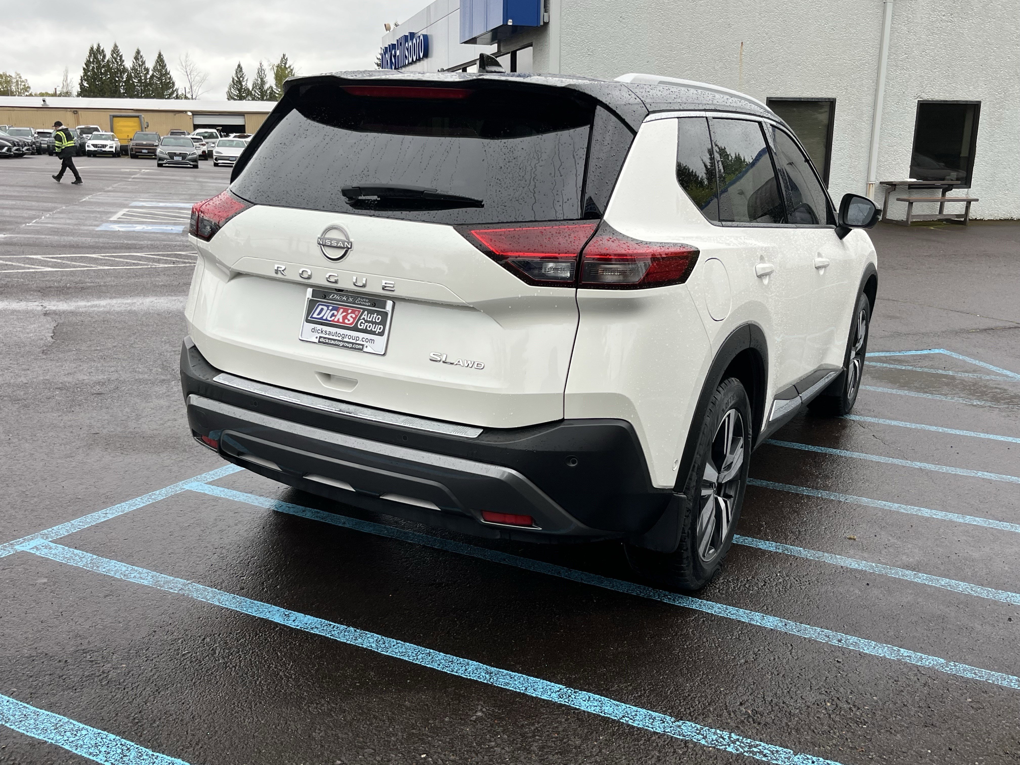 Used 2023 Nissan Rogue SL w/ SL Premium Package AWD/4WD image 5