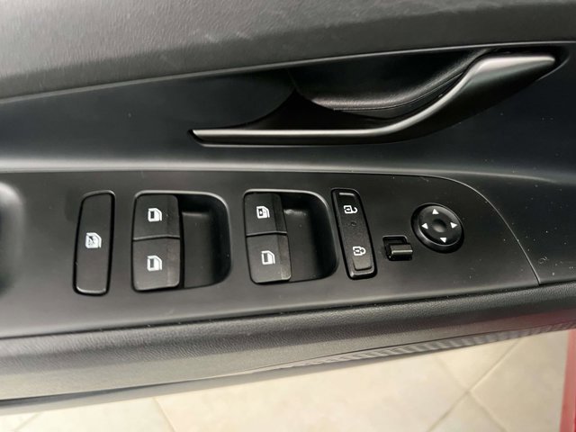 Used 2025 Hyundai Elantra Sport image 15