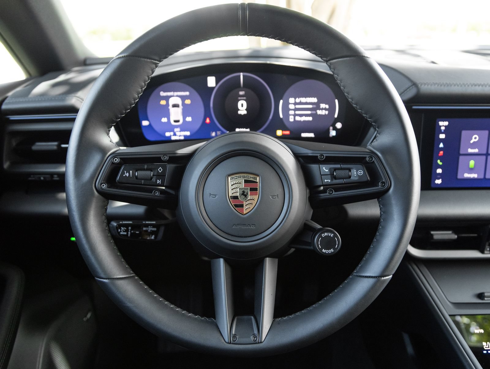 Certified 2025 Porsche Macan 4 Electric AWD/4WD image 13