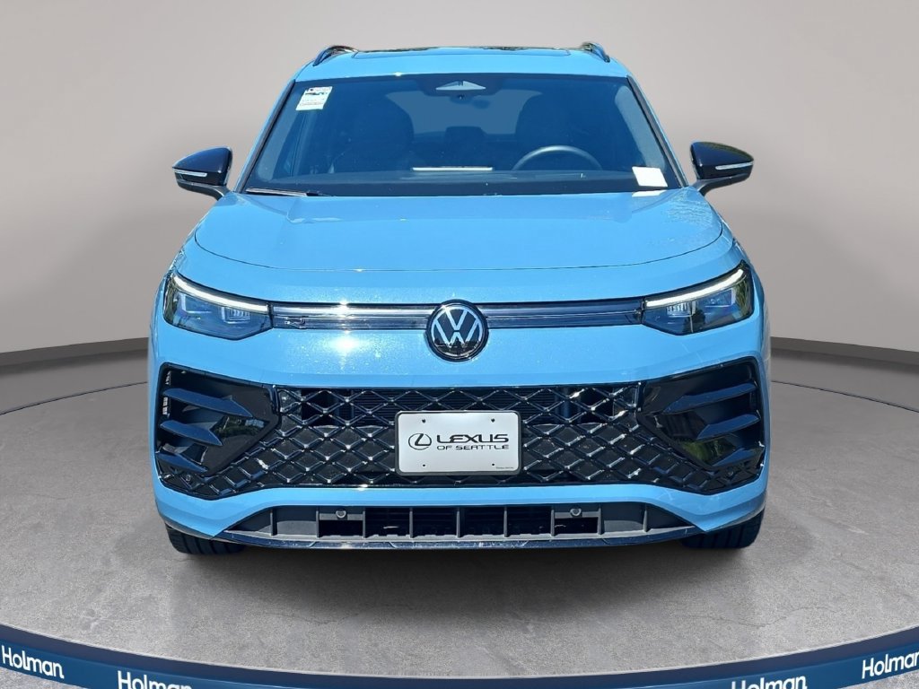 Used 2025 Volkswagen Tiguan SE R-Line AWD/4WD image 3