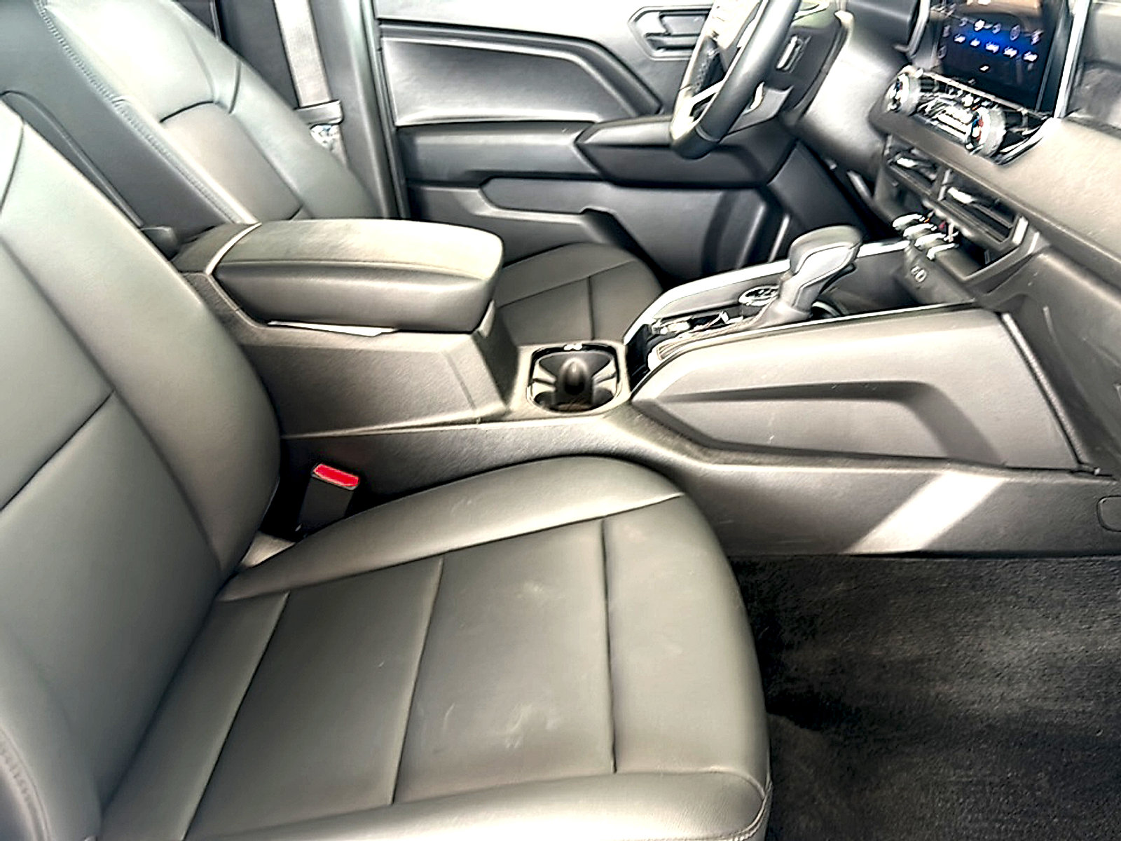 Used 2025 Chevrolet Colorado Trail Boss AWD/4WD image 23
