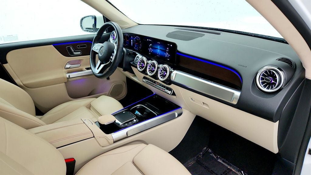Used 2023 Mercedes-Benz GLB 250 4MATIC w/ Premium Package image 23