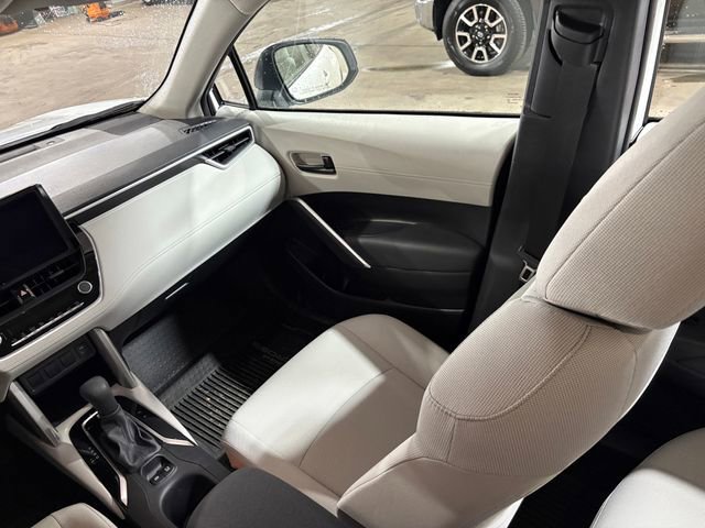 Used 2024 Toyota Corolla Cross L image 17