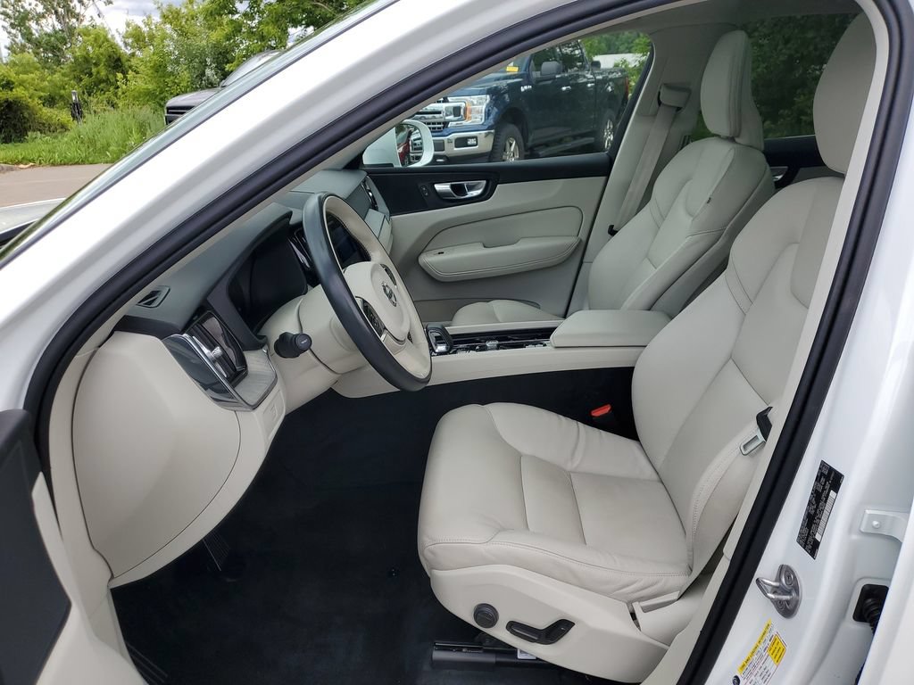 Used 2023 Volvo XC60 B5 Plus AWD/4WD image 11