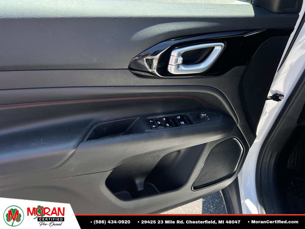 Used 2023 Jeep Compass Trailhawk w/ Trailhawk Convenience Group AWD/4WD image 14