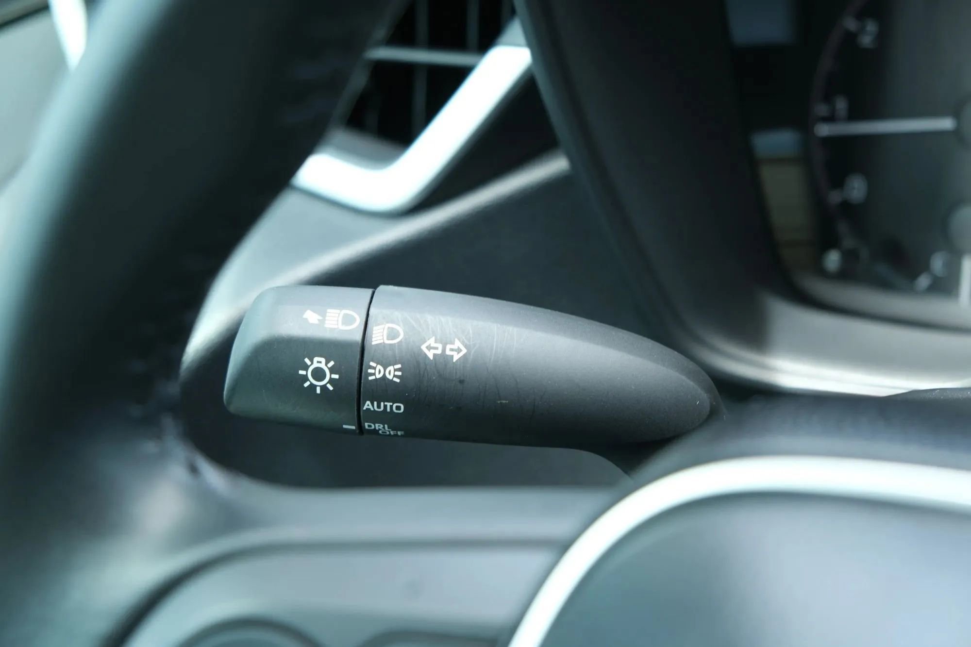Used 2025 Toyota Corolla SE image 35