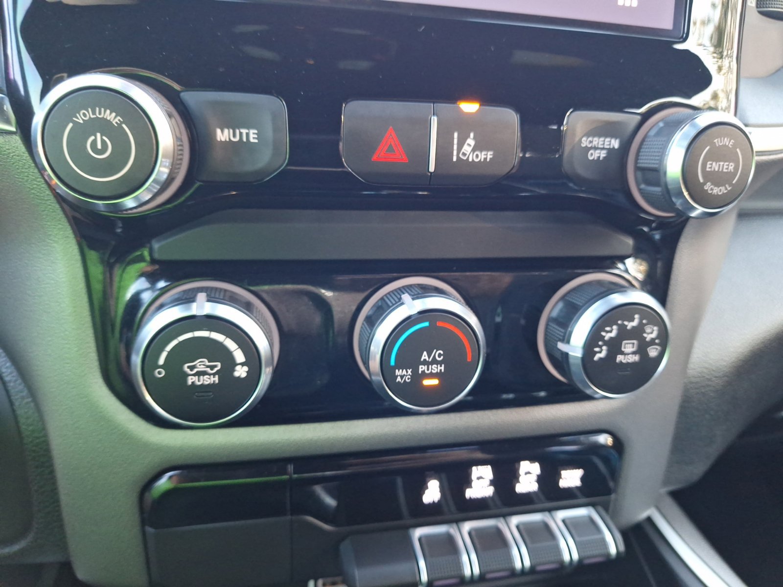Used 2026 RAM 1500 Express AWD/4WD image 25