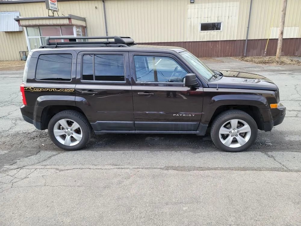 Used 2014 Jeep Patriot Latitude w/ Sun/Sound Group AWD/4WD image 4