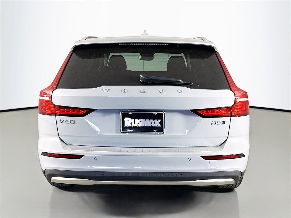 Certified 2026 Volvo V60 B5 Cross Country Ultra w/ Climate Package AWD/4WD image 6