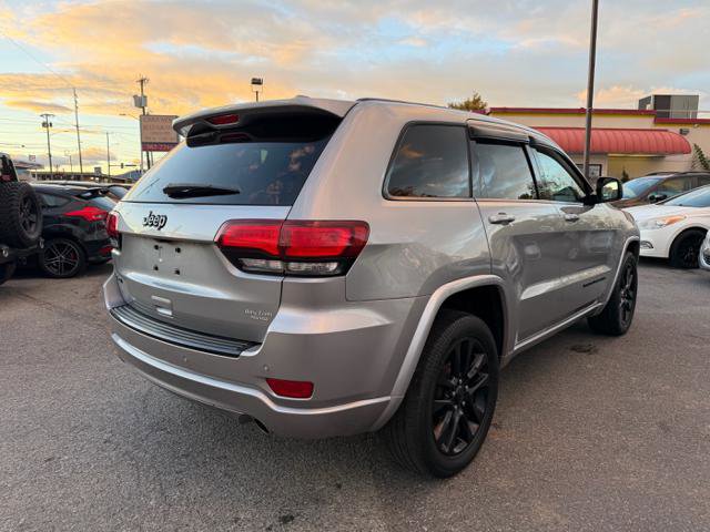 Used 2017 Jeep Grand Cherokee Altitude image 5